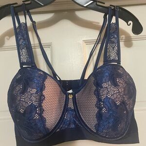 Beautiful lace strappy/strapless bra
